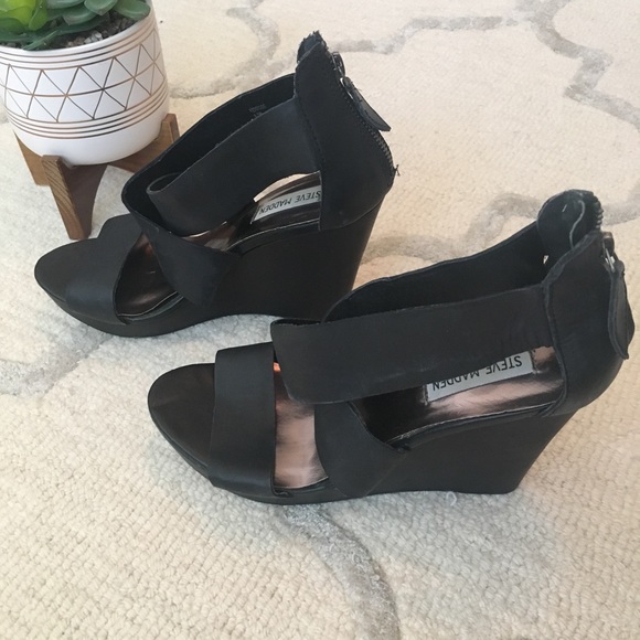 Steve Madden Shoes - Steve Madden Black Wedges